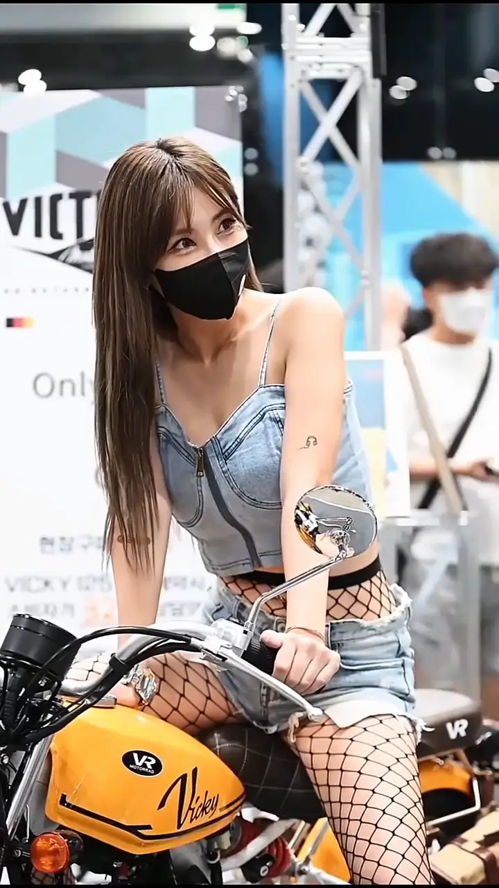 Auto Show Site韩国车模 레이싱 모 델Korean Beautiful Car Model