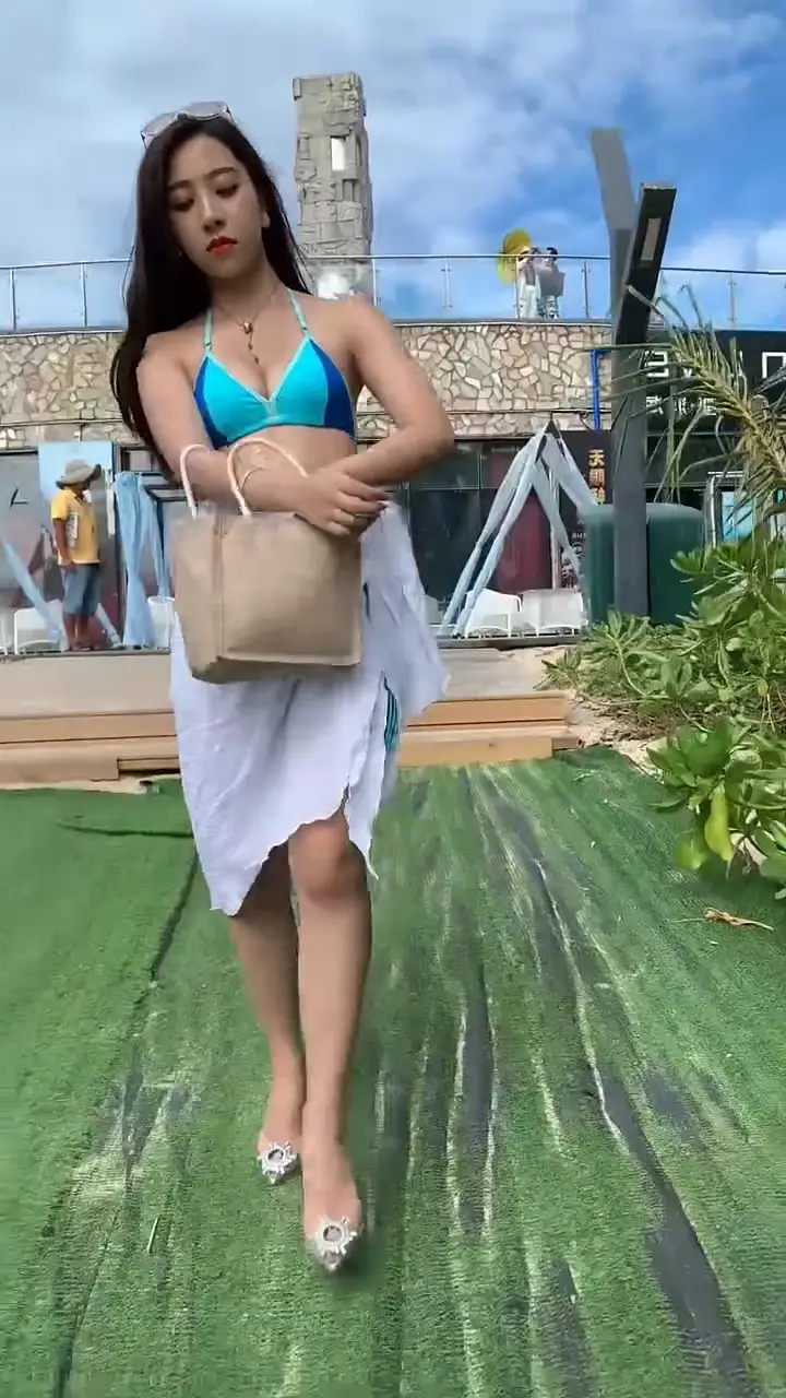 沙滩漫步海滩景色美如画