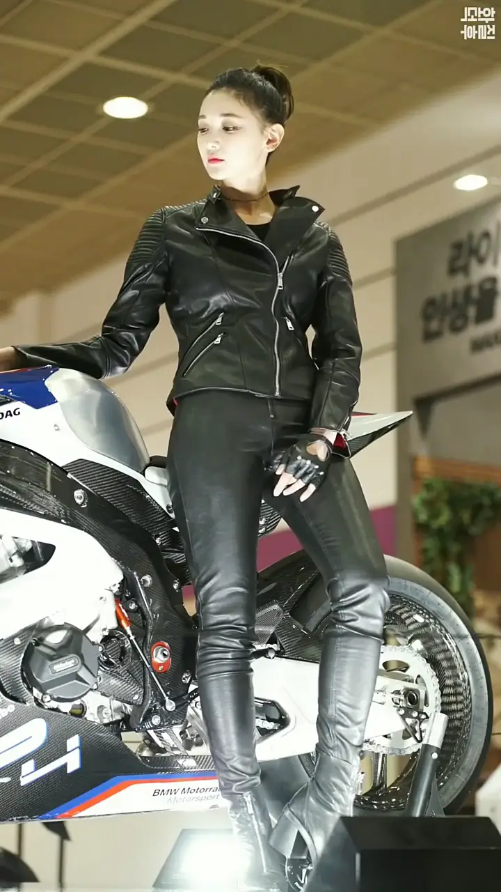 Auto Show Site韩国车模 레이싱 모 델Korean Beautiful Car Model