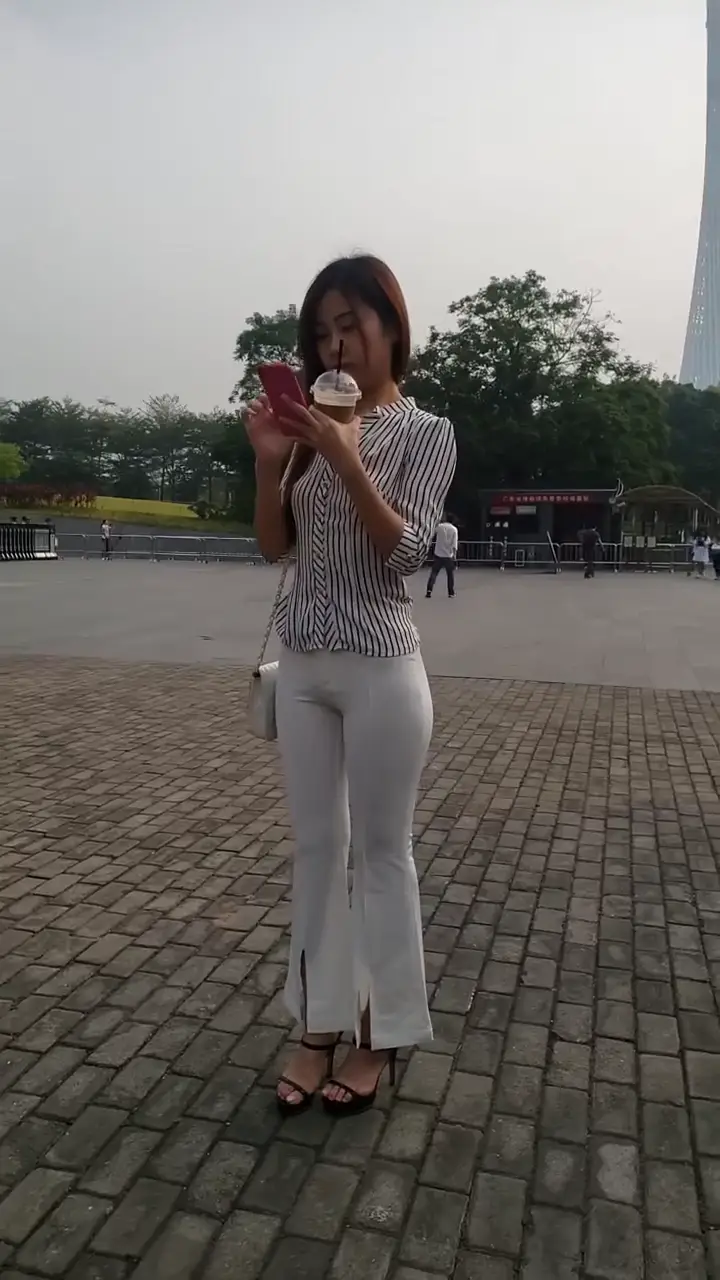 白色紧身裤