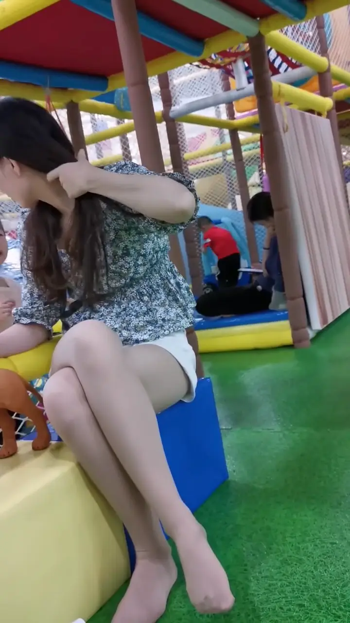游乐场宝妈的辛苦