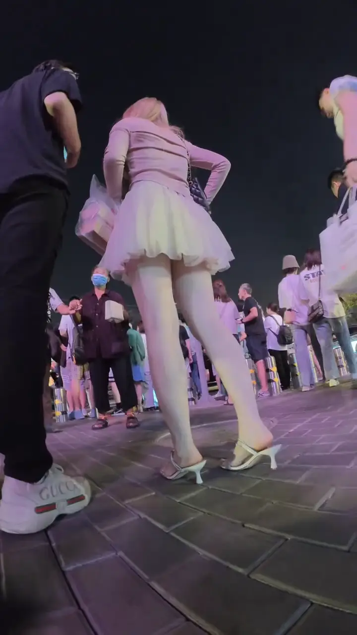 漫步在夜晚的街头